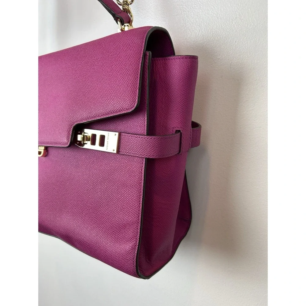 henri bendel includes handle can